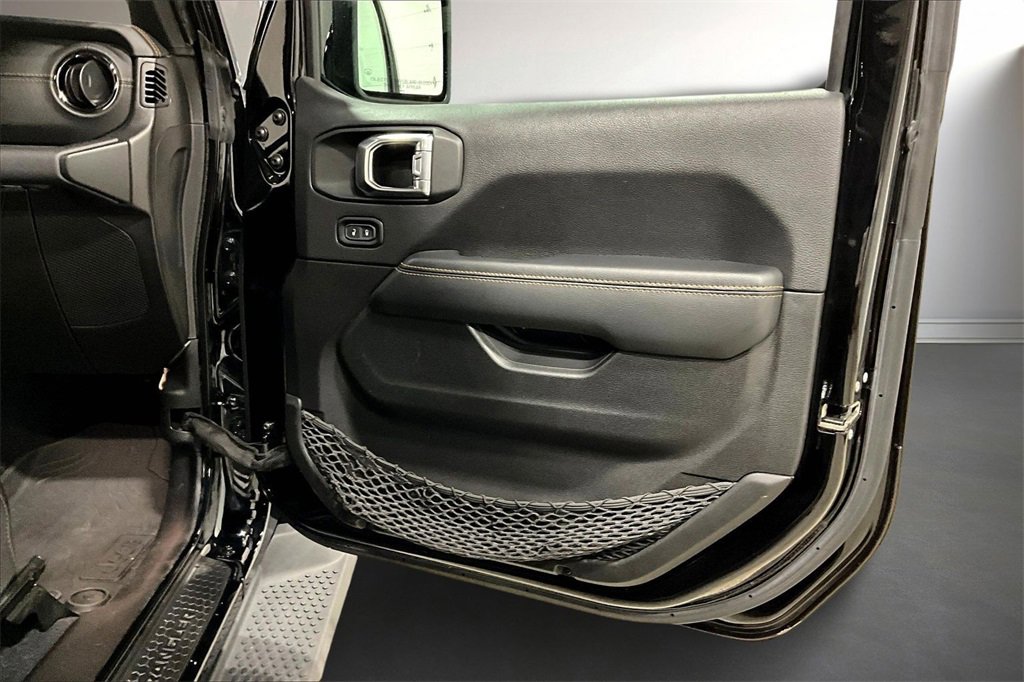 Used 2022 Jeep Wrangler Unlimited Sahara image 27