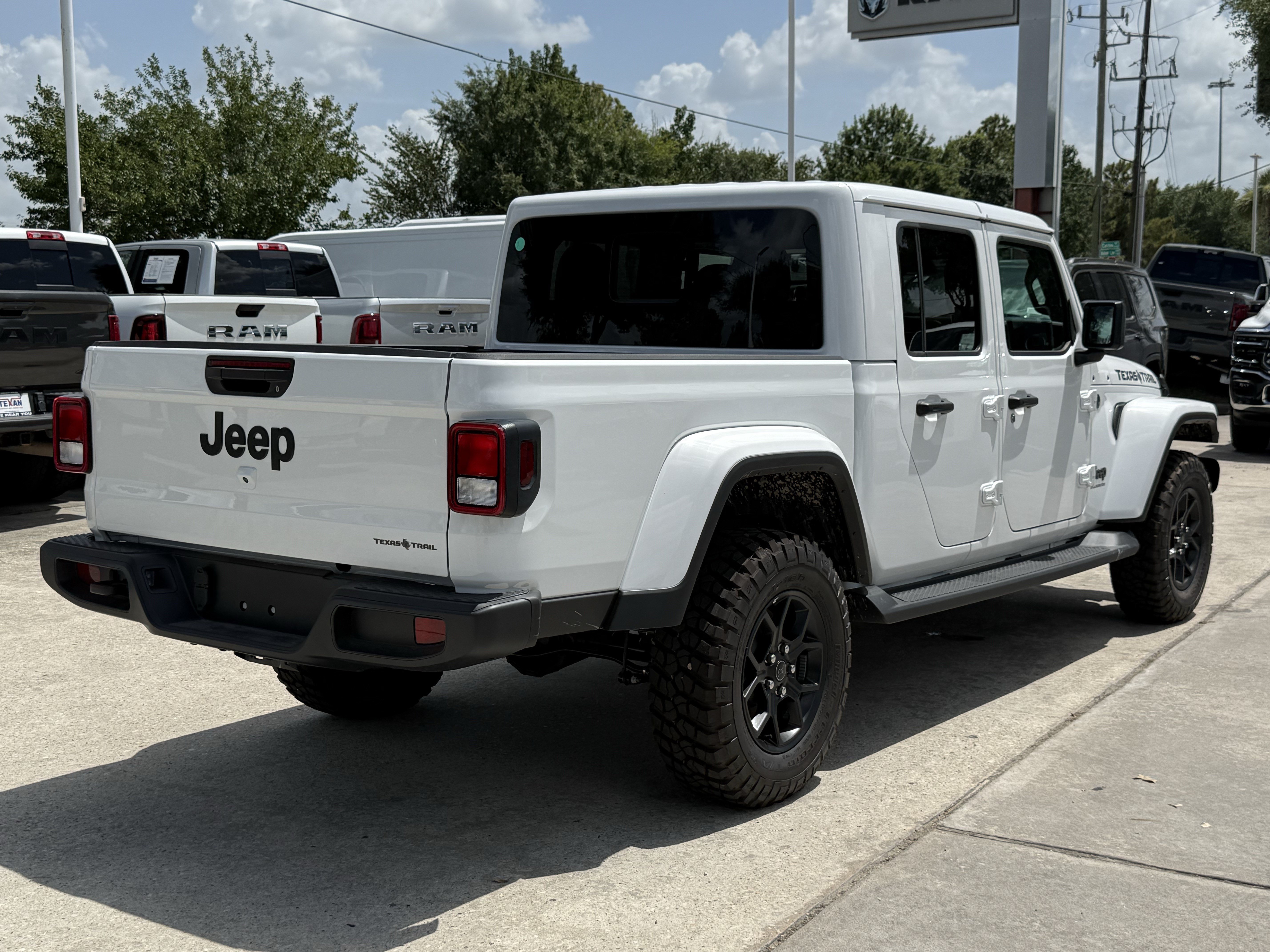 New 2026 Jeep Gladiator Sport AWD/4WD image 5