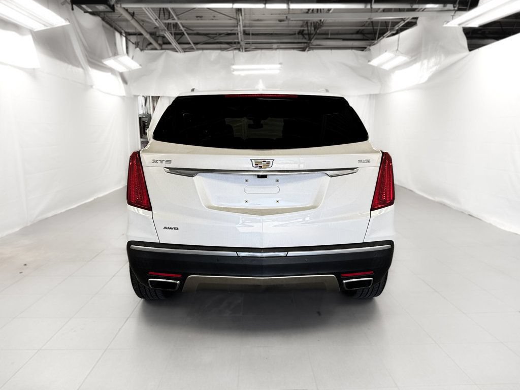 Used 2017 Cadillac XT5 Platinum w/ Driver Assist Package AWD/4WD image 4