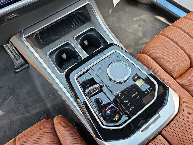 New 2025 BMW i7 M70 image 26