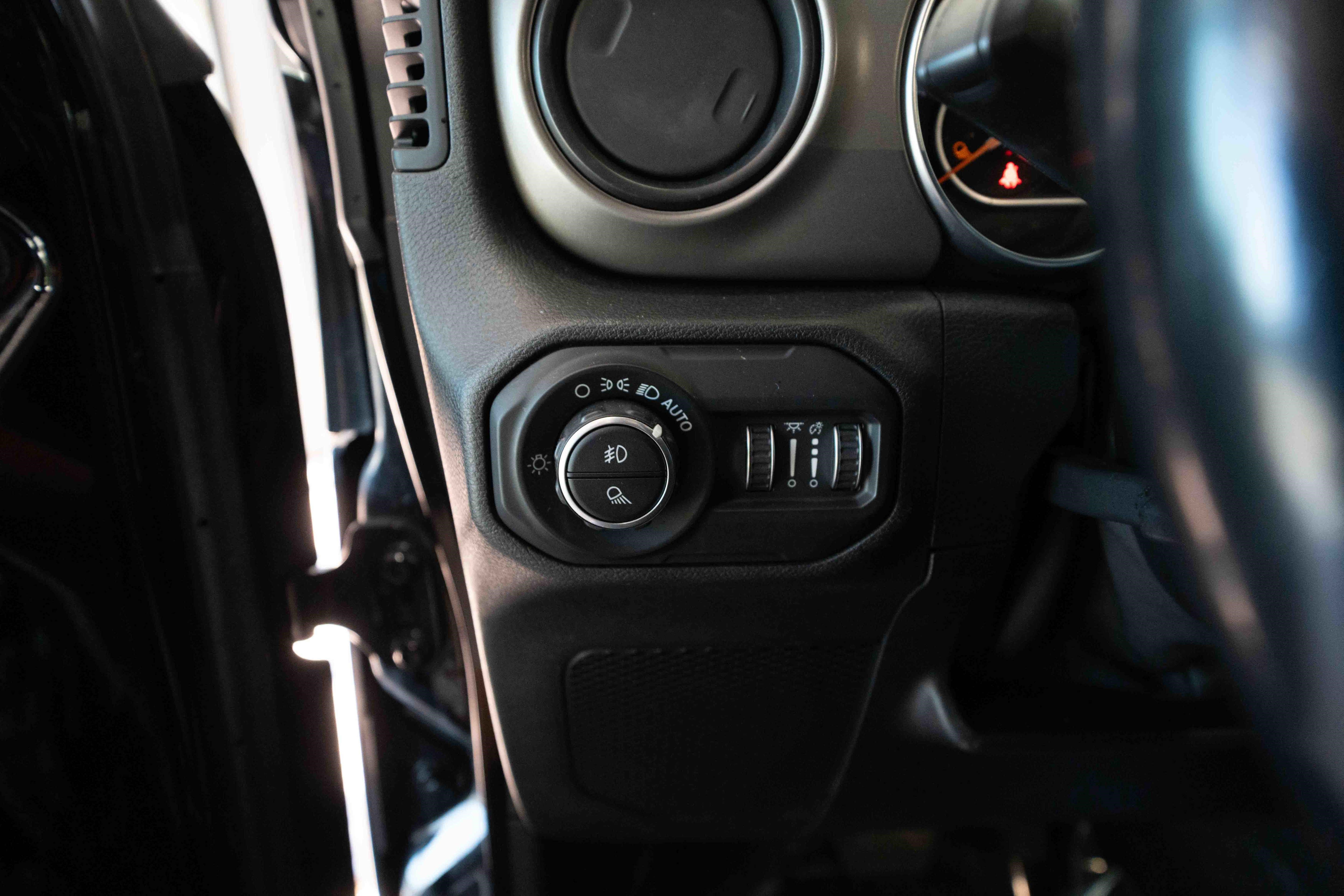 Used 2021 Jeep Gladiator Sport AWD/4WD image 11