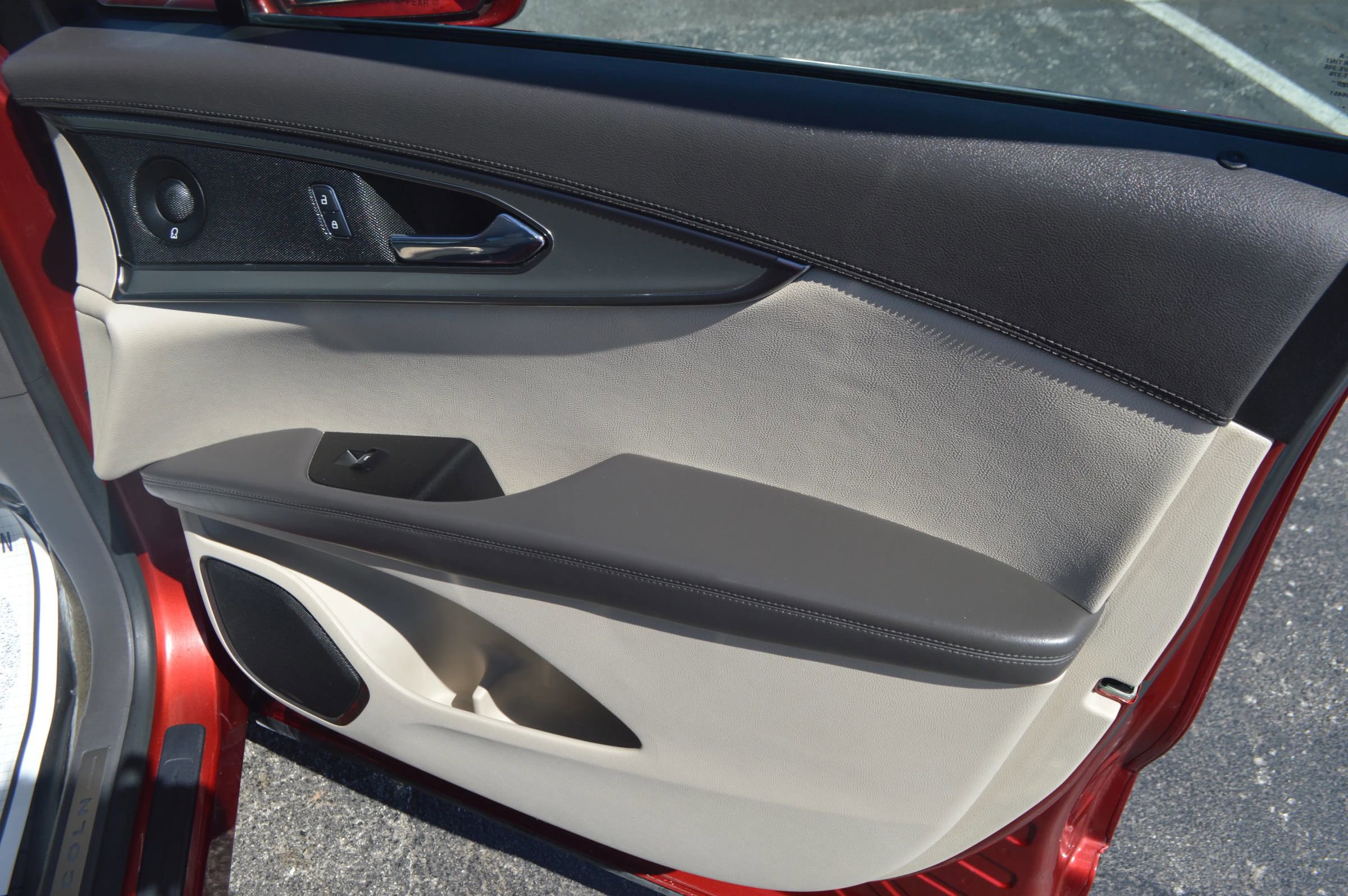 Used 2016 Lincoln MKX Reserve w/ Technology Package image 21