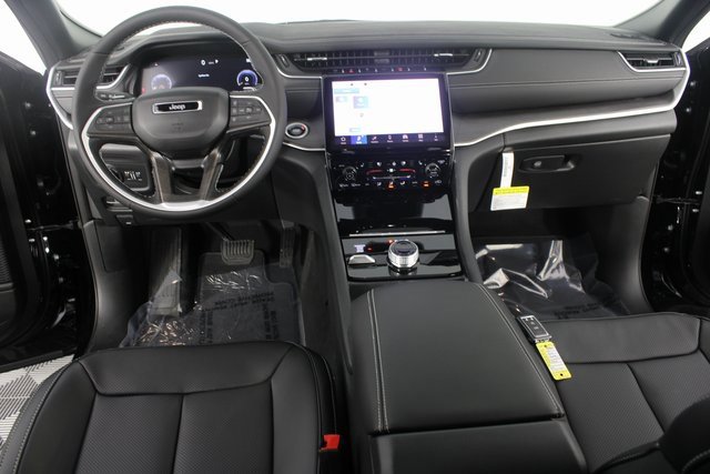 New 2025 Jeep Grand Cherokee Limited w/ Luxury Tech Group II image 12