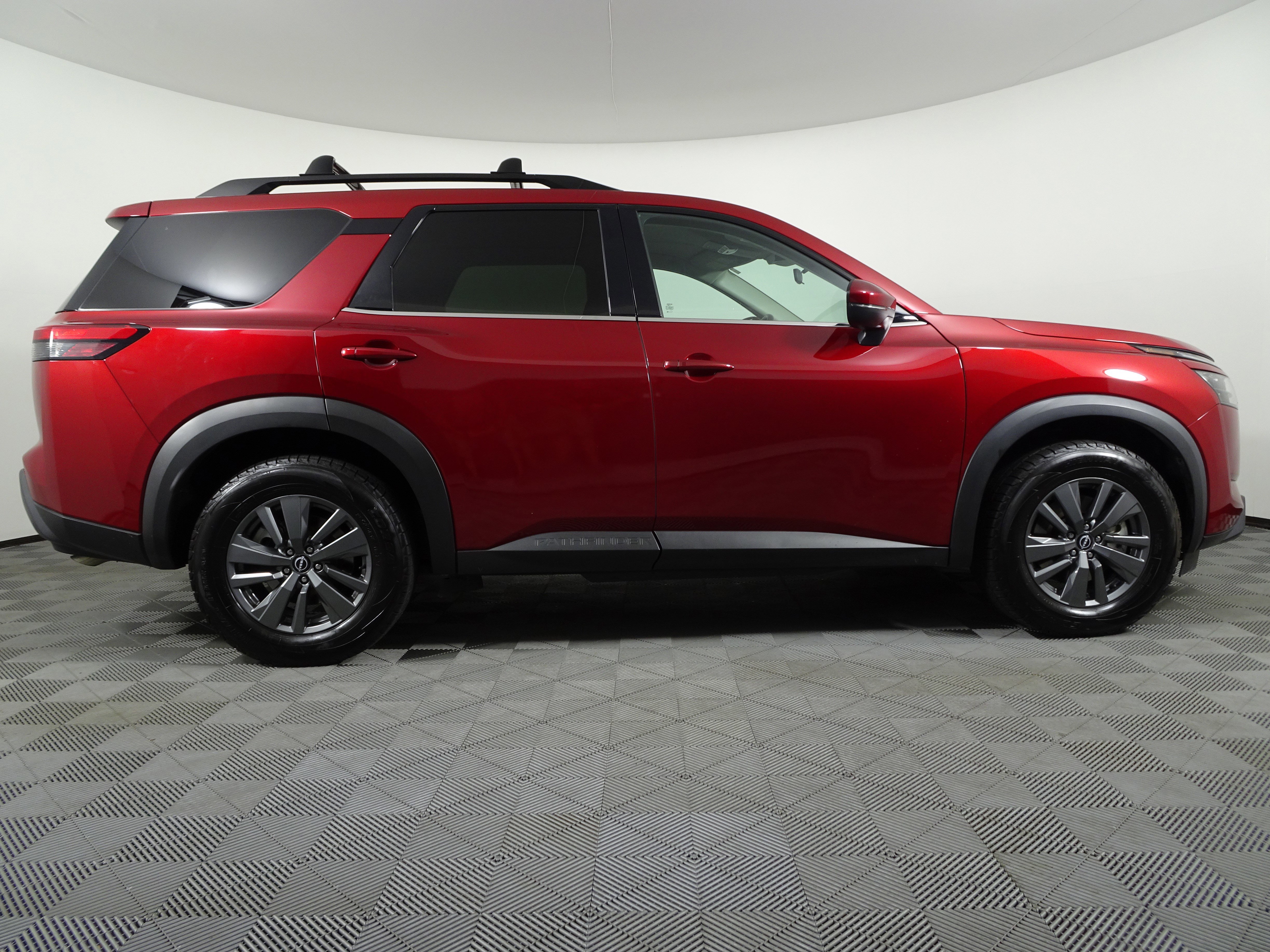 Used 2023 Nissan Pathfinder SV image 46