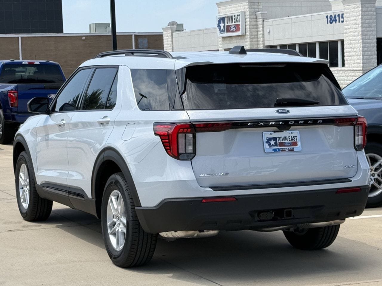 New 2026 Ford Explorer Active AWD/4WD image 5