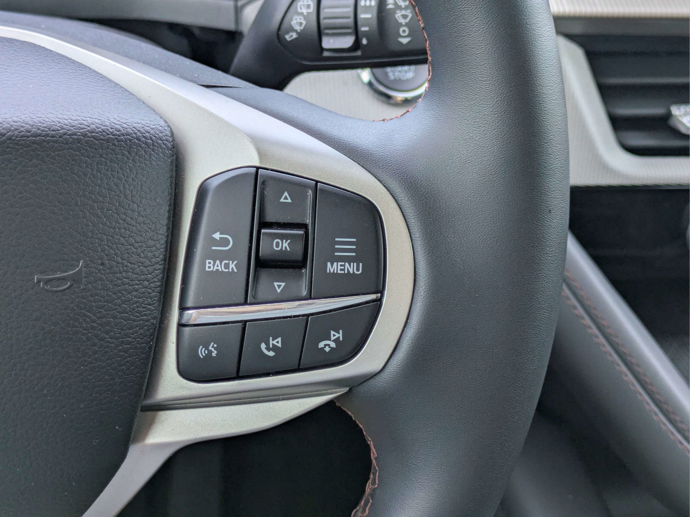 Used 2026 Ford Explorer Active RWD image 22