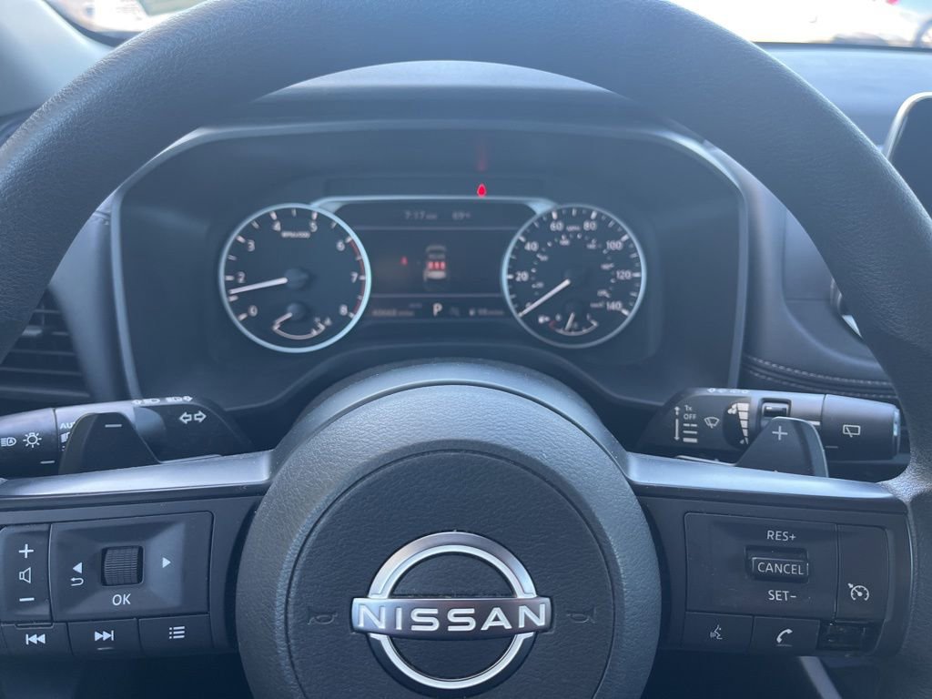 Used 2024 Nissan Rogue S image 11