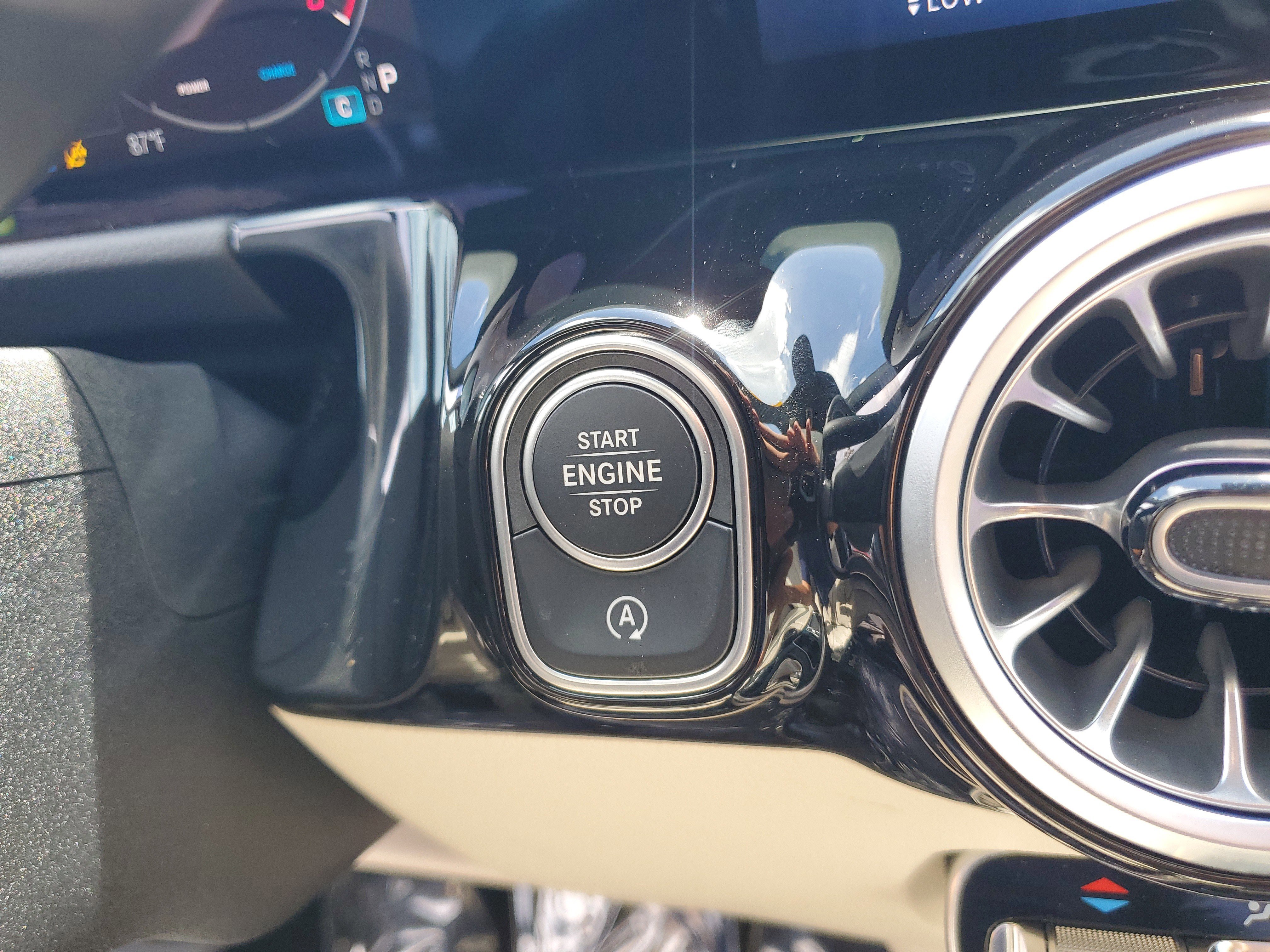 Certified 2025 Mercedes-Benz GLA 250 image 28