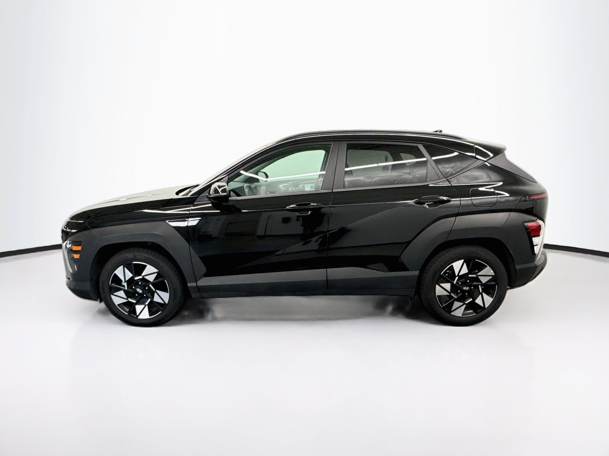Used 2025 Hyundai Kona SEL FWD image 4