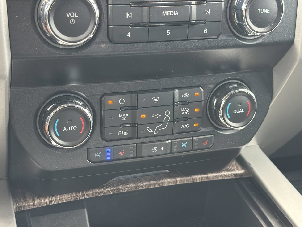Used 2019 Ford F350 Lariat w/ Lariat Ultimate Package AWD/4WD image 22