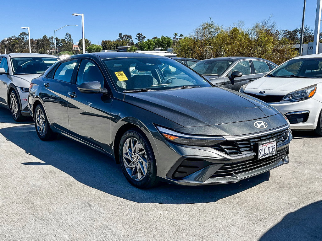 Used 2024 Hyundai Elantra SEL FWD image 2