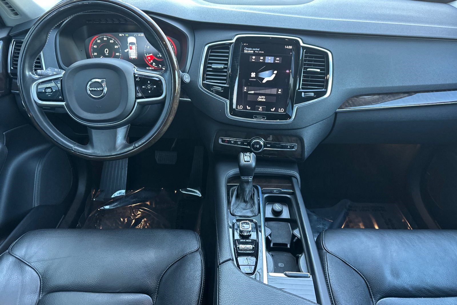 Used 2016 Volvo XC90 T6 Momentum w/ Momentum Plus Package image 17