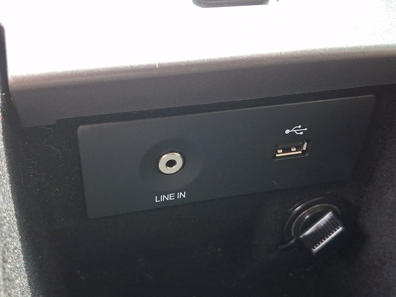Certified 2017 Ford Taurus SE FWD image 26