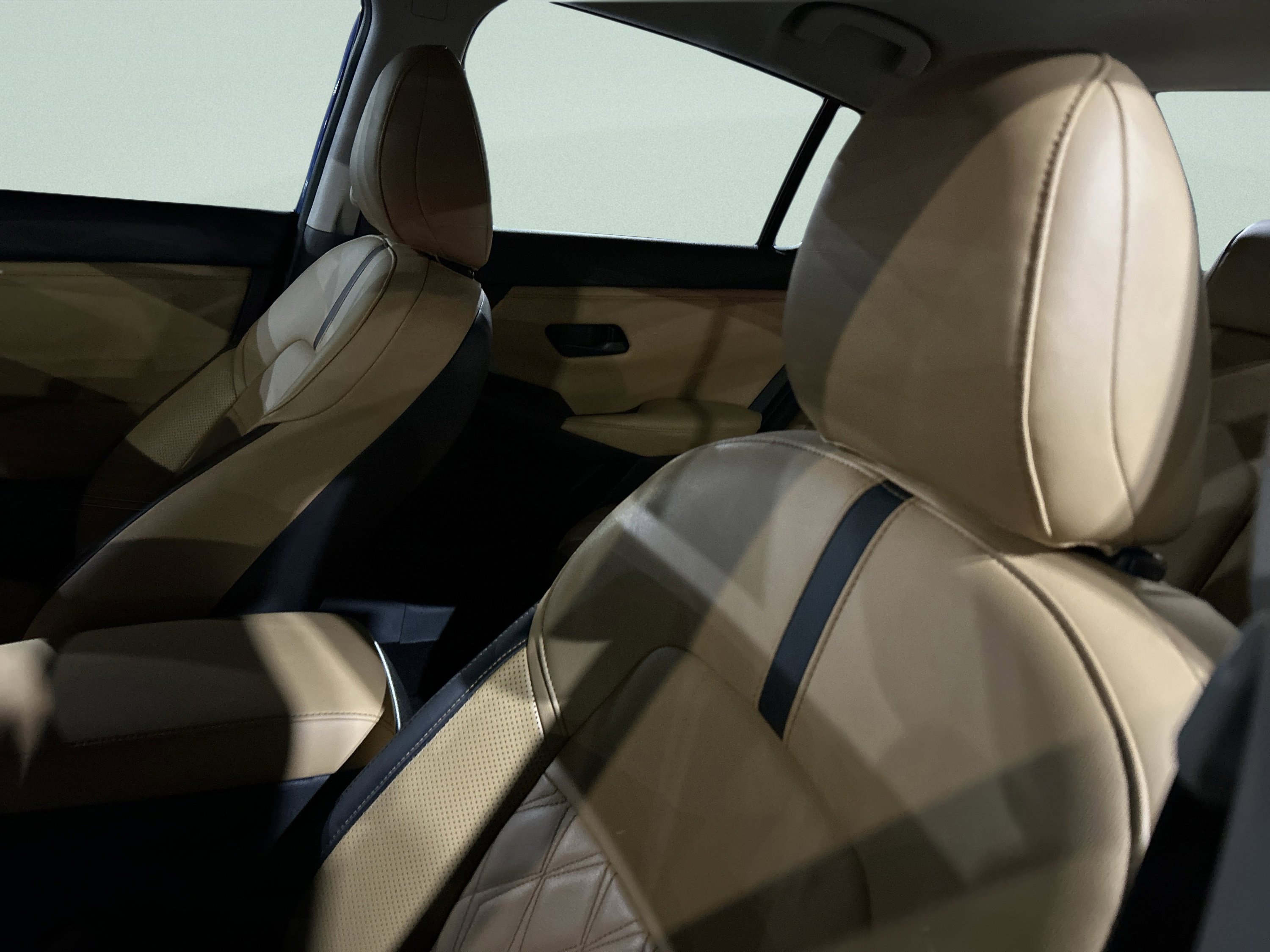 Used 2025 Nissan Sentra SV w/ SV Premium Package image 9