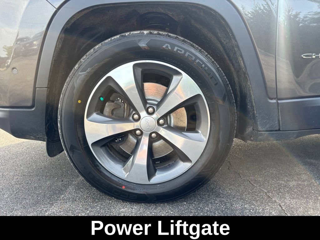 Used 2019 Jeep Cherokee Limited w/ Technology Group AWD/4WD image 10