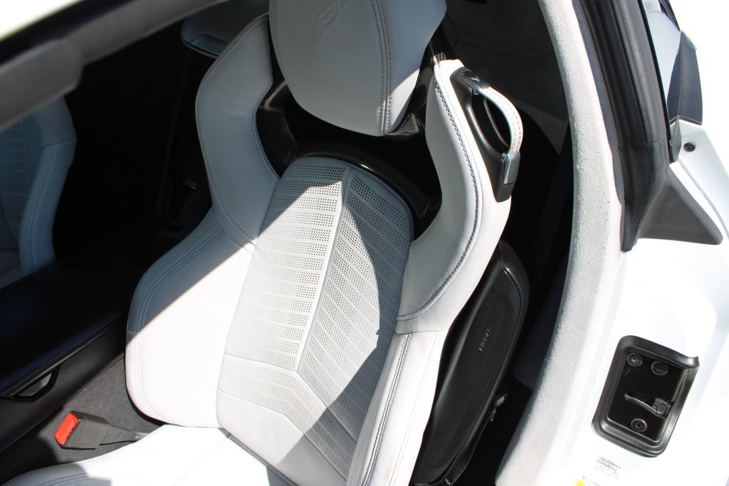 Used 2021 Chevrolet Corvette Stingray Premium Conv w/ Z51 Performance Package RWD image 18