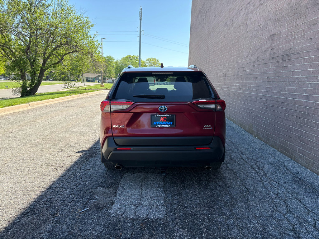 Used 2019 Toyota RAV4 XLE w/ Convenience Package image 4