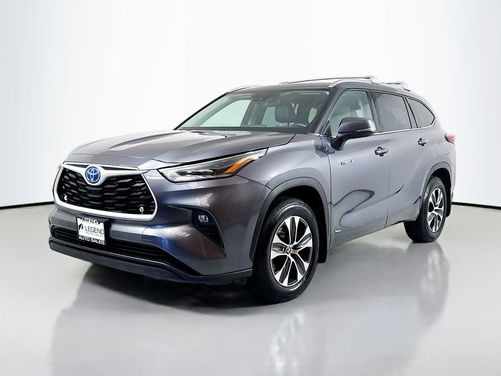 Used 2021 Toyota Highlander XLE AWD/4WD image 1