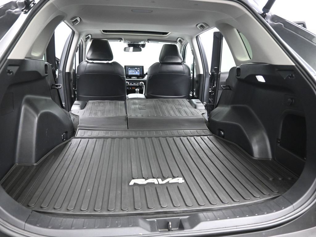 Used 2022 Toyota RAV4 XLE Premium AWD/4WD image 24