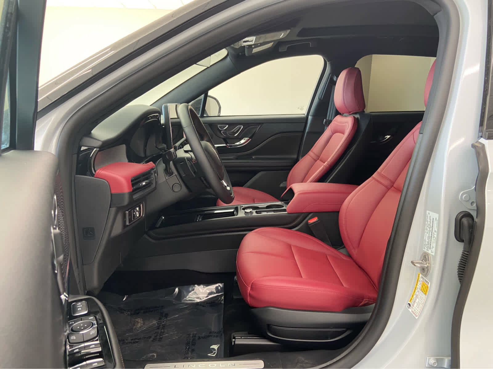 Used 2025 Lincoln Corsair Reserve w/ Jet Appearance Package image 16