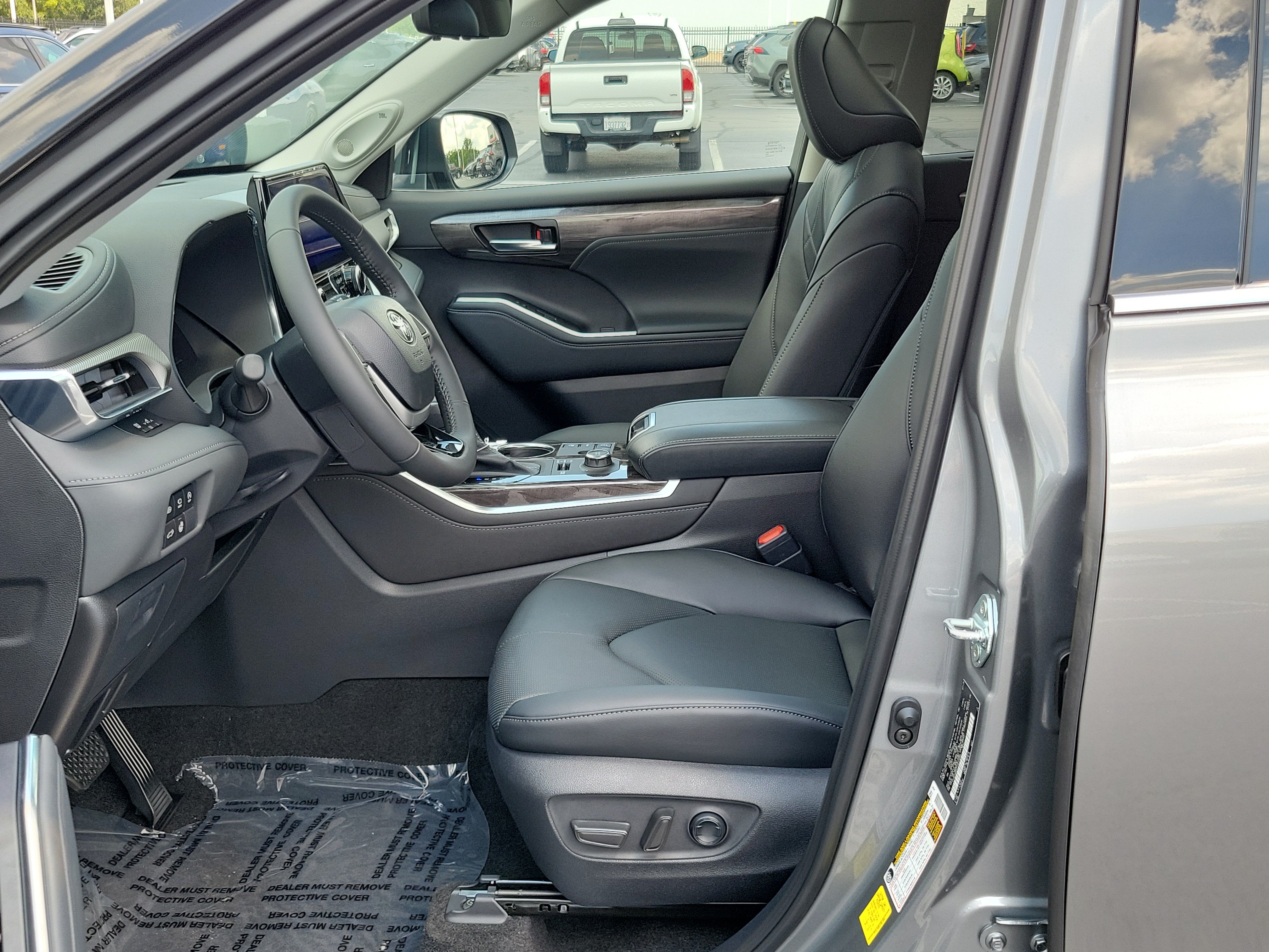 New 2026 Toyota Highlander Platinum AWD/4WD image 18