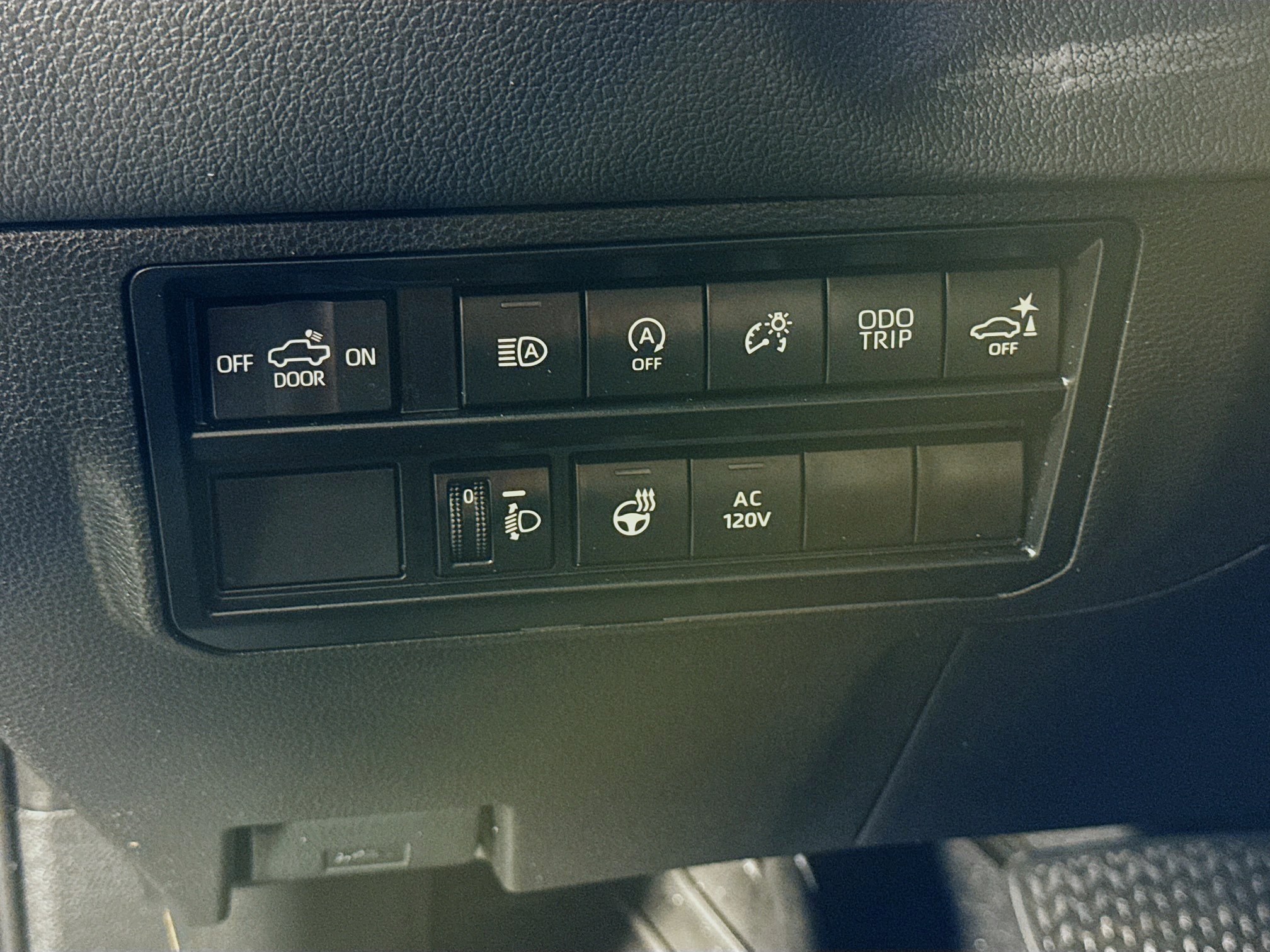 Used 2023 Toyota Tundra Limited w/ Power Package AWD/4WD image 10