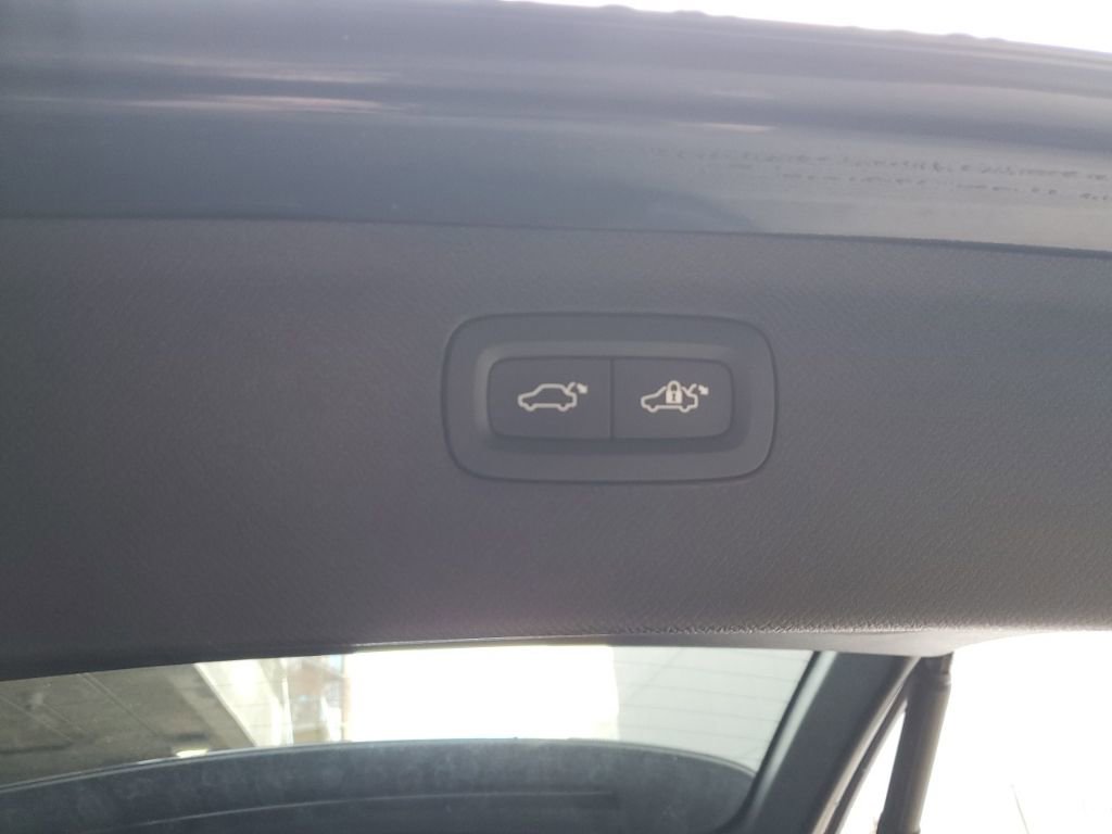 Certified 2022 Volvo XC90 T5 Momentum w/ Advanced Package image 13