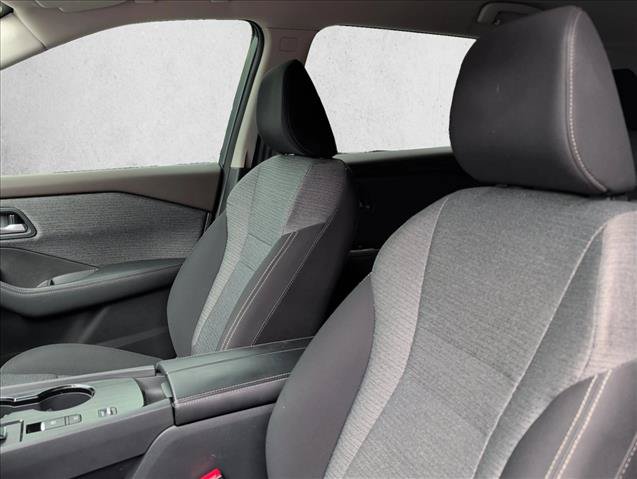 Used 2023 Nissan Rogue SV FWD image 11