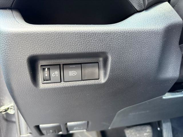 Certified 2025 Toyota RAV4 XLE FWD image 27