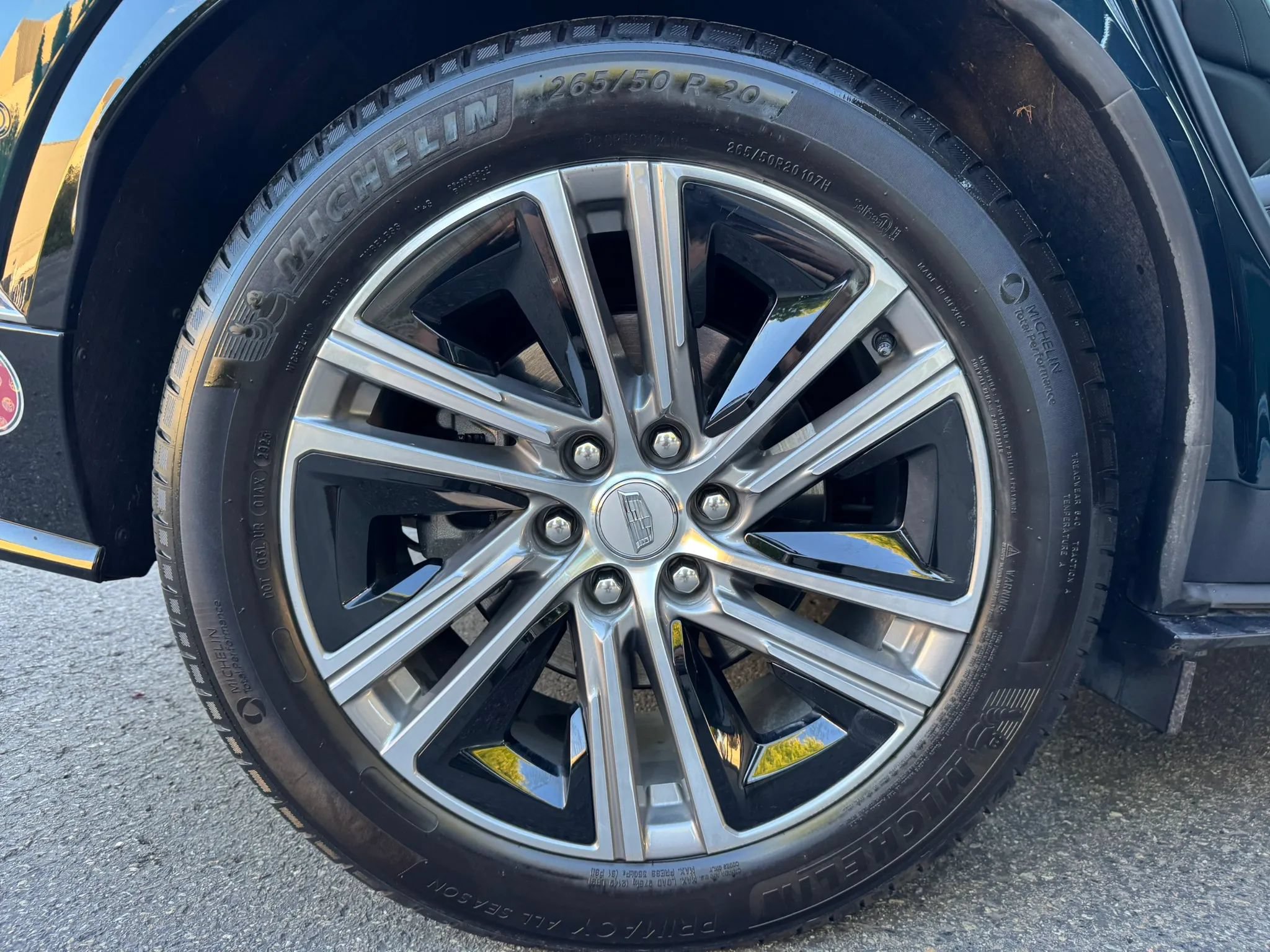 Used 2024 Cadillac Lyriq Luxury AWD/4WD image 17