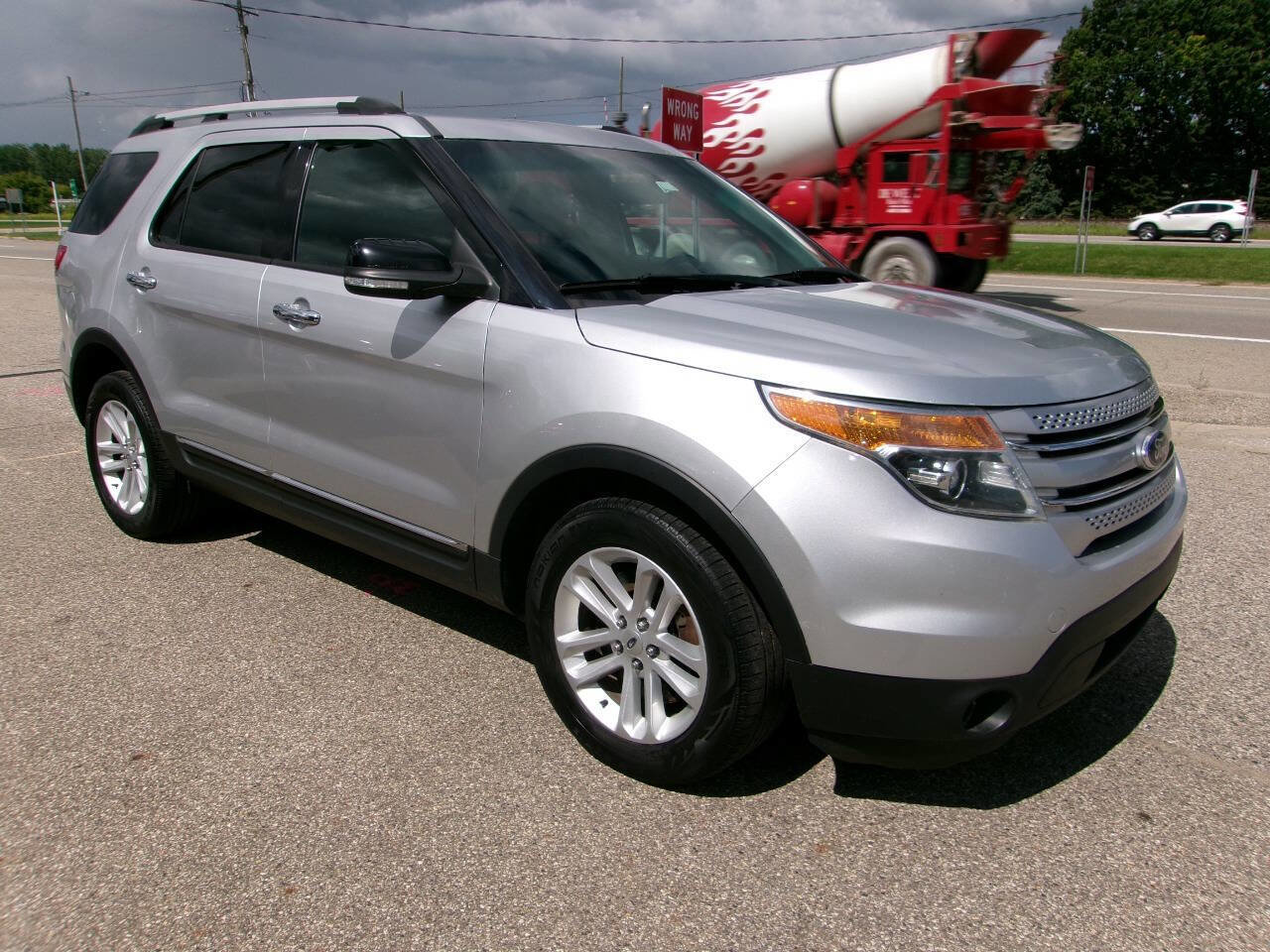 Used 2013 Ford Explorer XLT image 2