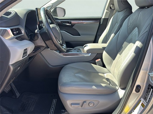 Used 2021 Toyota Highlander Platinum image 22