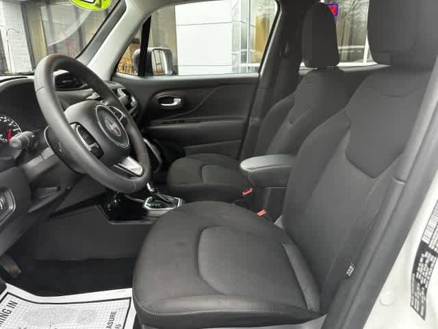 Used 2023 Jeep Renegade Latitude AWD/4WD image 2