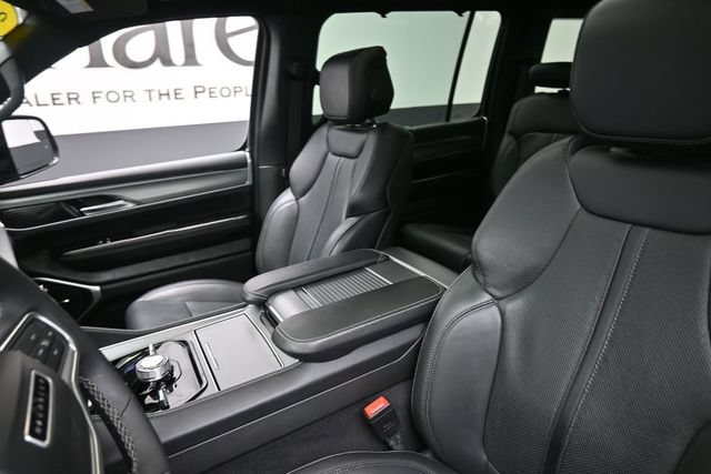 Used 2023 Jeep Wagoneer Series II w/ Convenience Group I AWD/4WD image 16