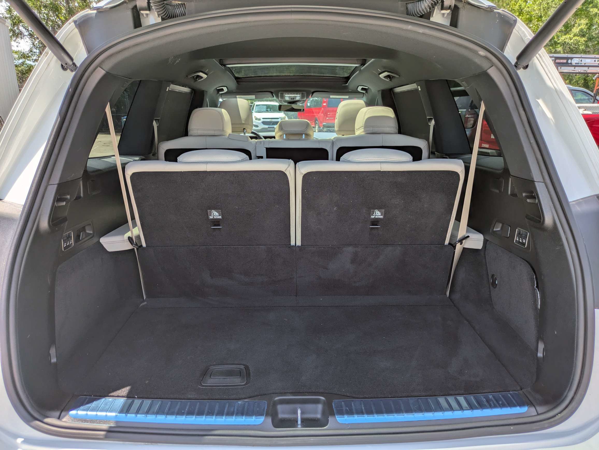 Used 2024 Mercedes-Benz GLS 450 4MATIC image 7