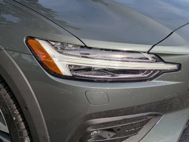 New 2026 Volvo V60 B5 Cross Country Plus w/ Protection Package Premier AWD/4WD image 9