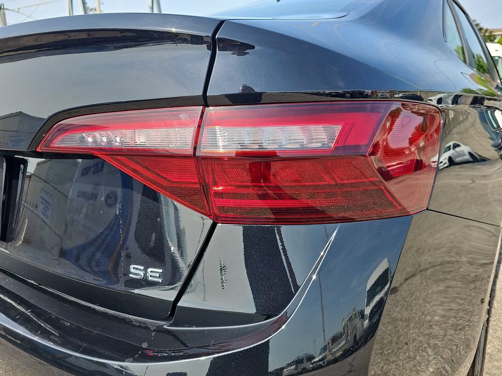 Used 2024 Volkswagen Jetta SE FWD image 32
