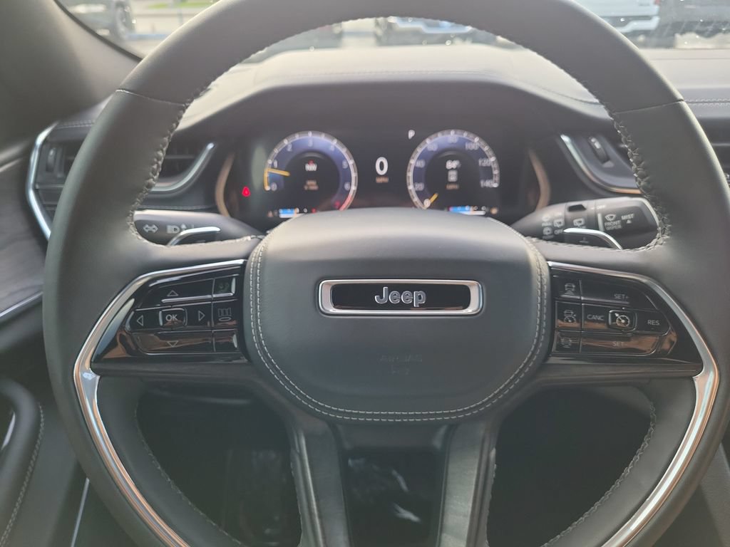 Used 2023 Jeep Grand Cherokee Overland w/ Luxury Tech Group IV RWD image 24