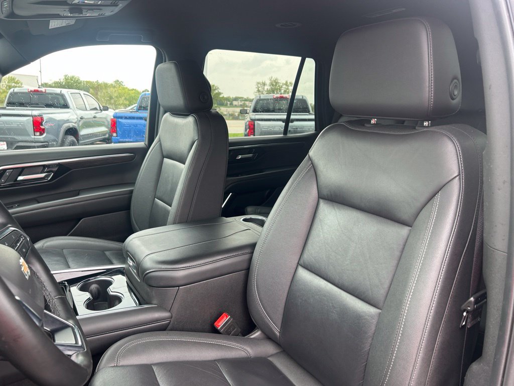 Used 2025 Chevrolet Tahoe LT AWD/4WD image 16