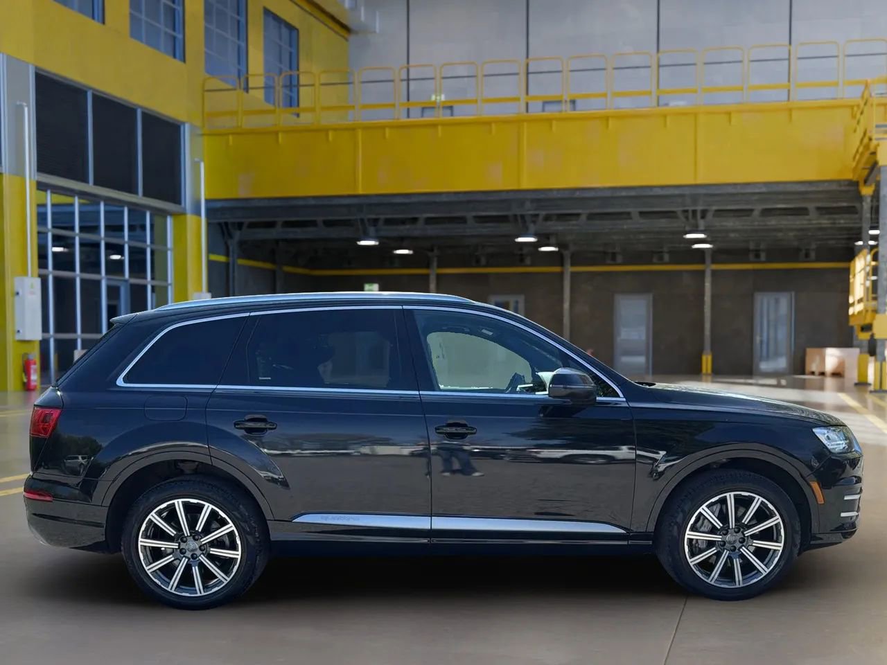 Used 2017 Audi Q7 3.0T Prestige image 4