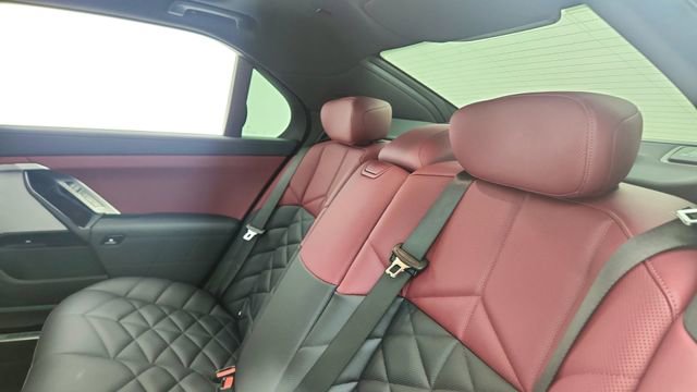 Used 2025 BMW 740i image 29