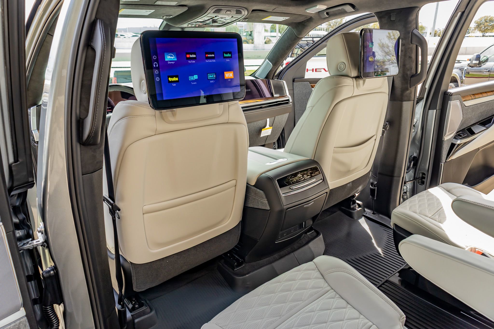 Used 2026 Cadillac Escalade Platinum Sport w/ LPO, ONYX Package image 35