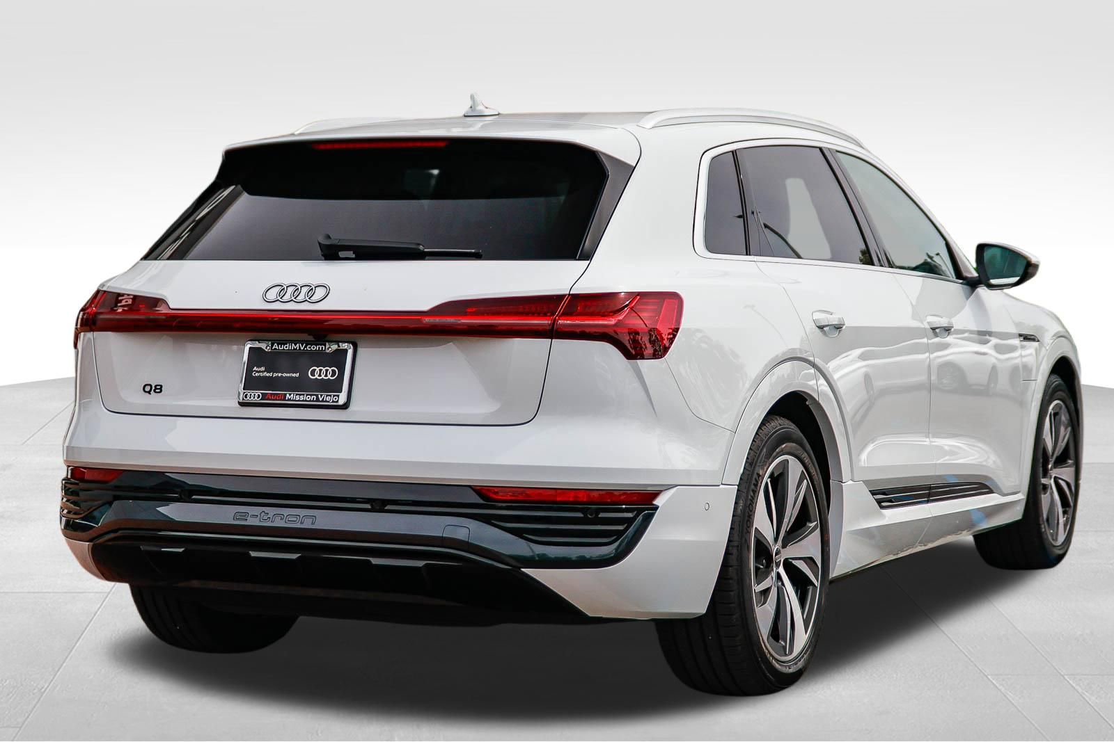 Used 2024 Audi Q8 e-tron Premium Plus image 7