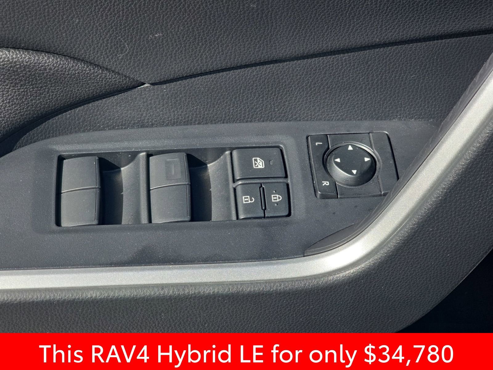 Used 2025 Toyota RAV4 LE AWD/4WD image 33