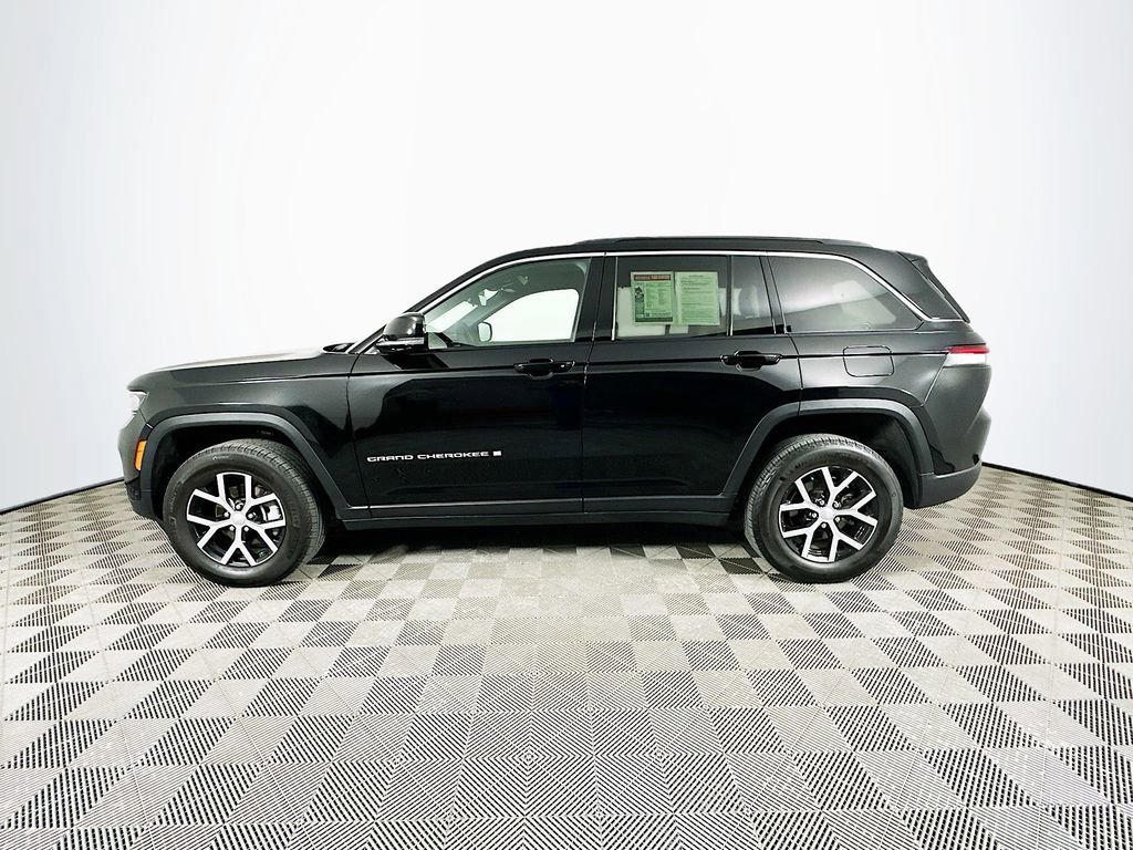 Certified 2025 Jeep Grand Cherokee Limited w/ Luxury Tech Group II image 7