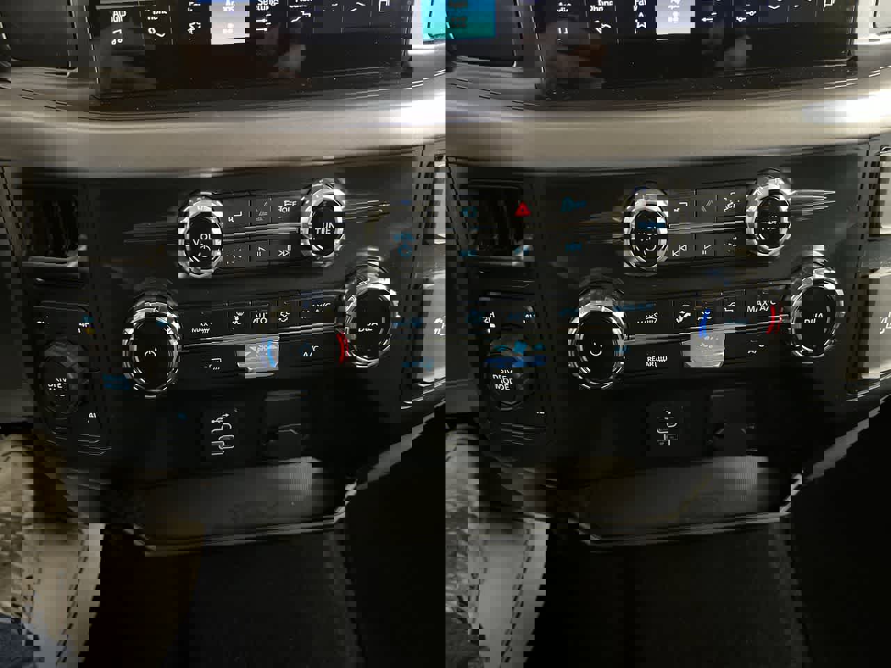 Used 2025 Ford F150 XLT w/ Equipment Group 301A Standard image 21