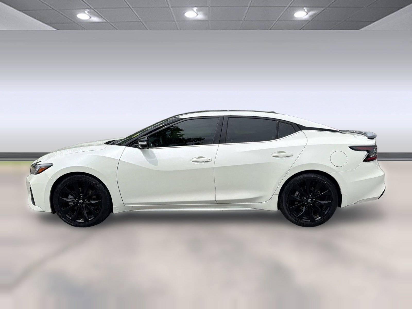 Used 2023 Nissan Maxima SR w/ Sport Mat Group FWD image 2