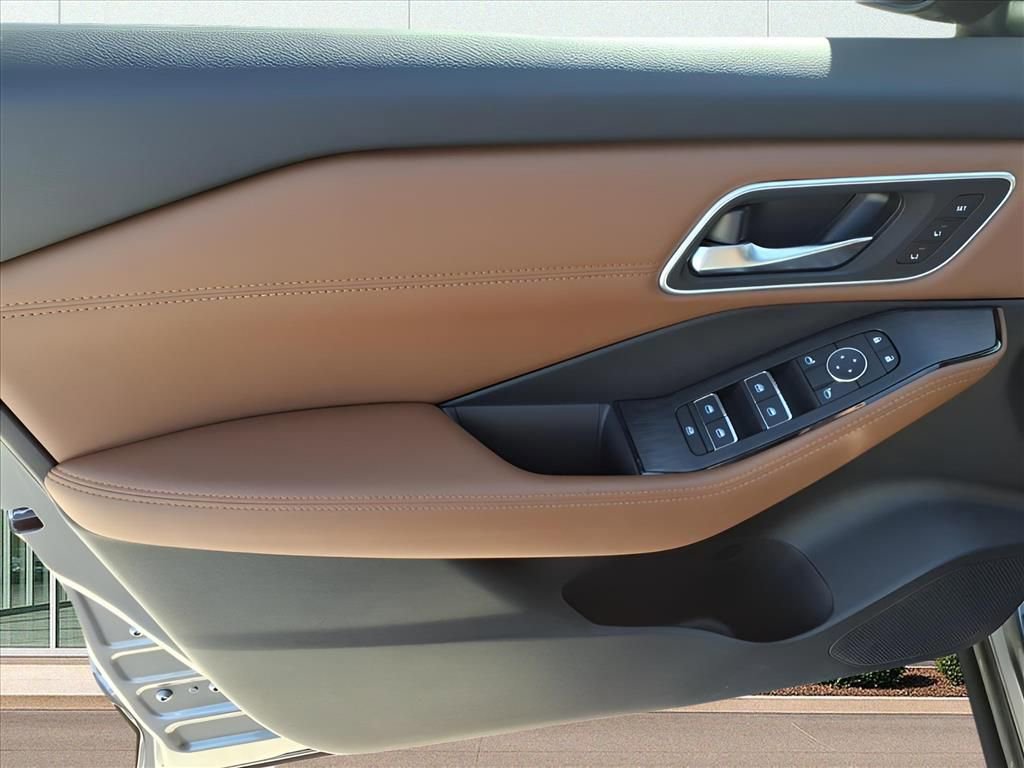 New 2026 Nissan Rogue Platinum image 16