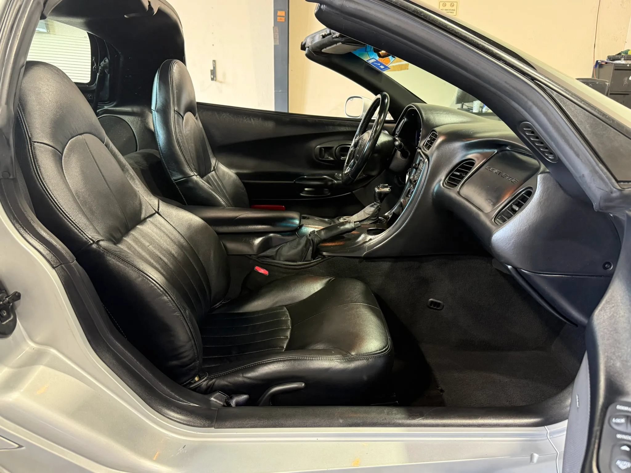 Used 1998 Chevrolet Corvette Coupe RWD image 14
