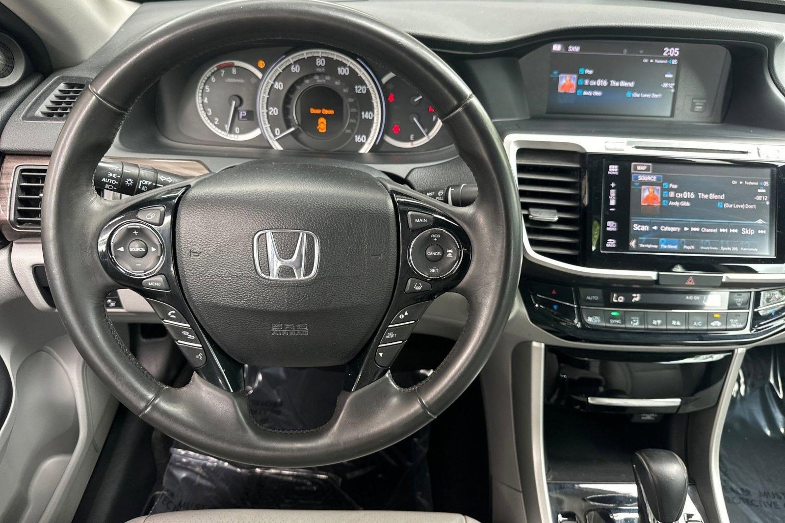 Used 2017 Honda Accord Touring image 29